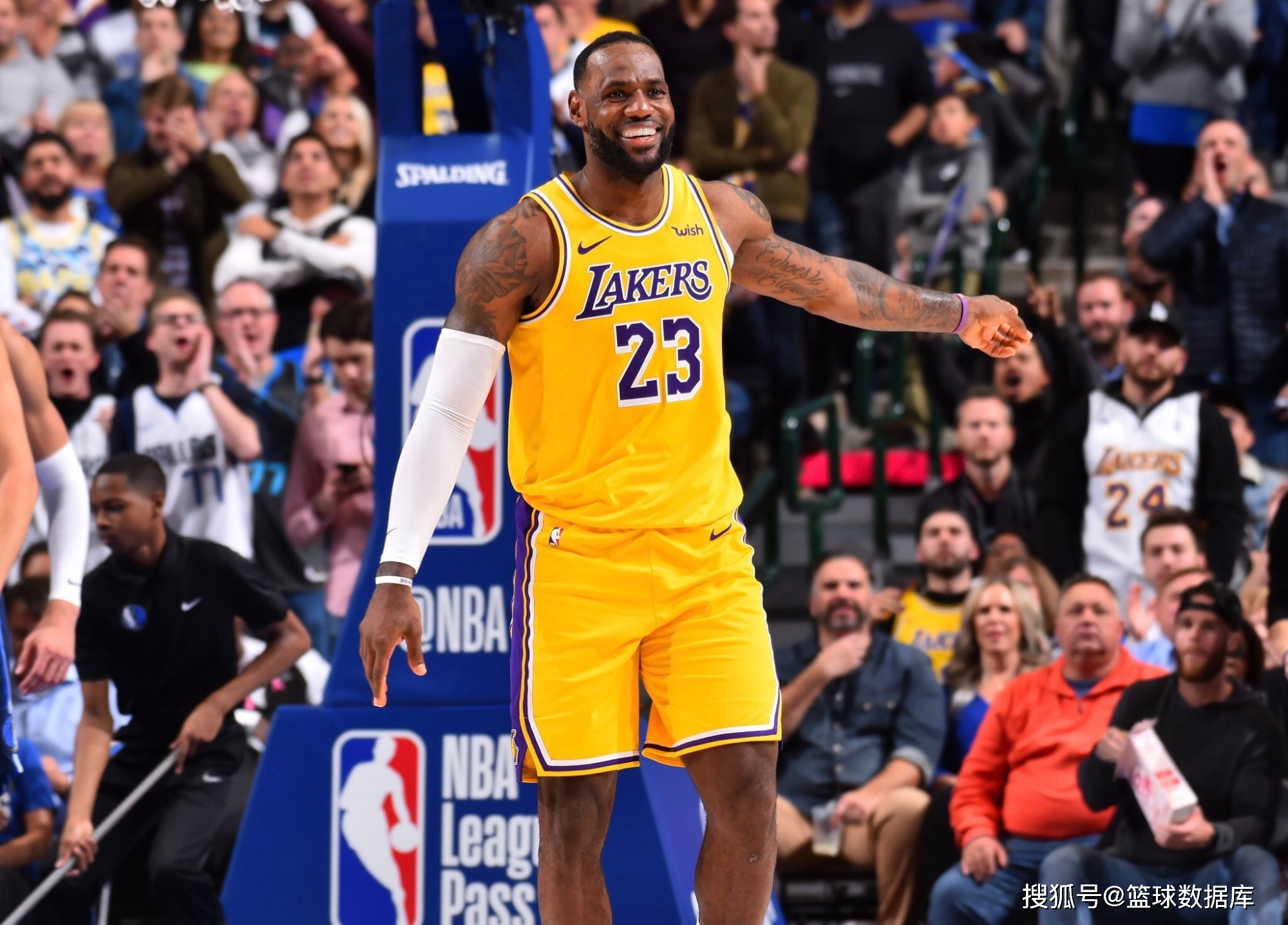 库里复出首秀出彩，阿森纳主场鏖战迈阿密热火，豪取5连胜的简单介绍-Leyu